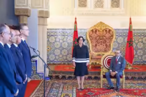 جلالة الملك يستقبل الأعضاء الجدد المعينين بالمجلس الأعلى للاتصال السمعي البصري / إذاعة درعة تافيلالت الجهوية جلالة الملك يستقبل الأعضاء الجدد المعينين بالمجلس الأعلى للاتصال السمعي البصري