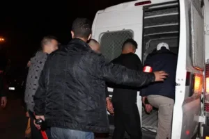 بينهم شرطي.. الاختطاف وطلب فدية يقود ثلاثة عناصر من القوات العمومية للاعتقال