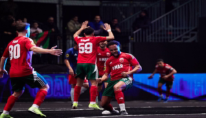 وفي الشوط الثاني، نجح المنتخب المغربي في تعويض تأخره ليعدل النتيجة في اللحظات الأخيرة (7 ـ 7)، ليحتكم بعدها المنتخبان لركلات الترجيح التي حسمها المغرب بنتيجة 2 ـ 1.