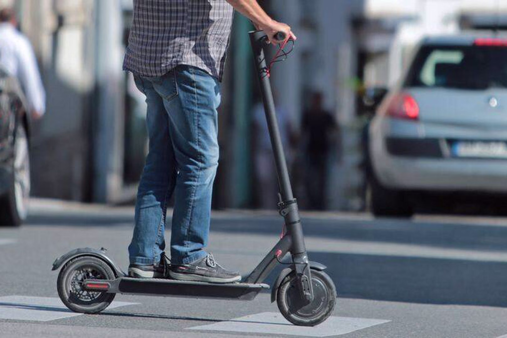 مجلس الحكومة يصادق على تعديل جديد لمدونة السير يهم مركبات التنقل الشخصي