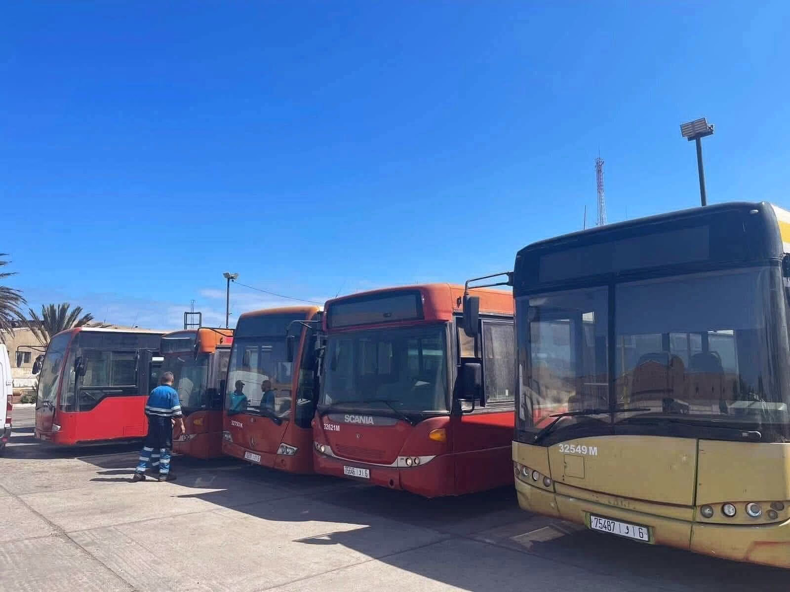 عامل إقليم ورزازات يشرف على تسليم 10 حافلات جديدة للنقل الحضري