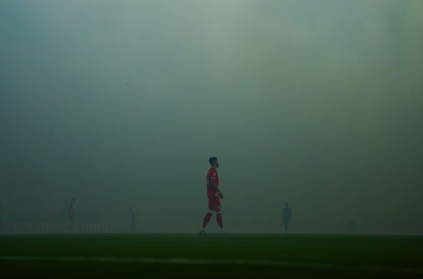 جماهير غاضبة بعد مباراة “ديربي البيضاء”: الأداء الفني دون المستوى والتعادل السلبي يسيطر