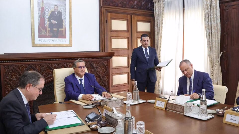 المغرب و”رونو” يوقعان ملحق اتفاقية استثمارية جديدة لخلق 7.500 فرصة عمل