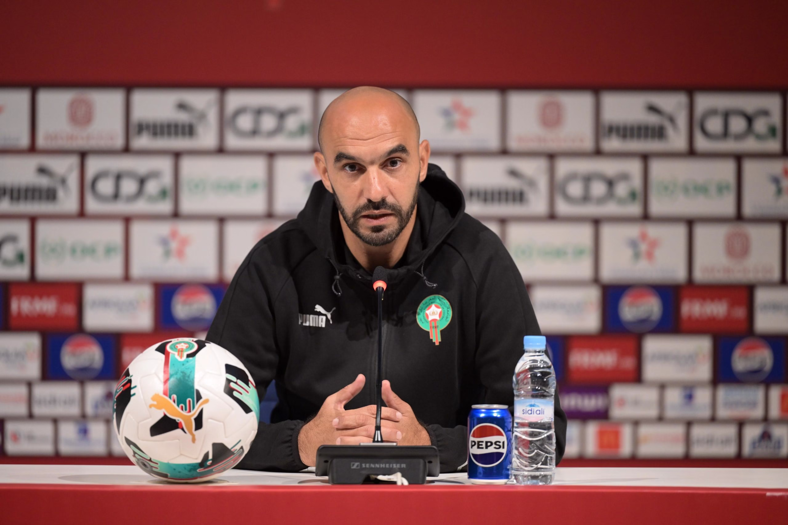 الركراكي يكشف عن اللائحة النهائية لأسود الأطلس المشاركة في كان المغرب 2025